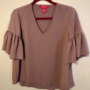 Orchid purple v-neck top with ruffle sleeves XS
